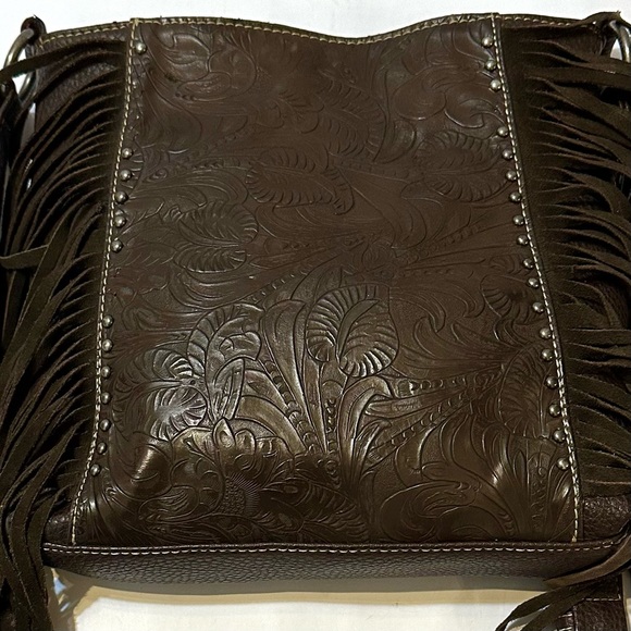 MONTANA WEST TRINITY RANCH TOOLED PEBBLED LEATHER W/SUEDE FRINGE CROSSBODY BAG - Picture 3 of 16